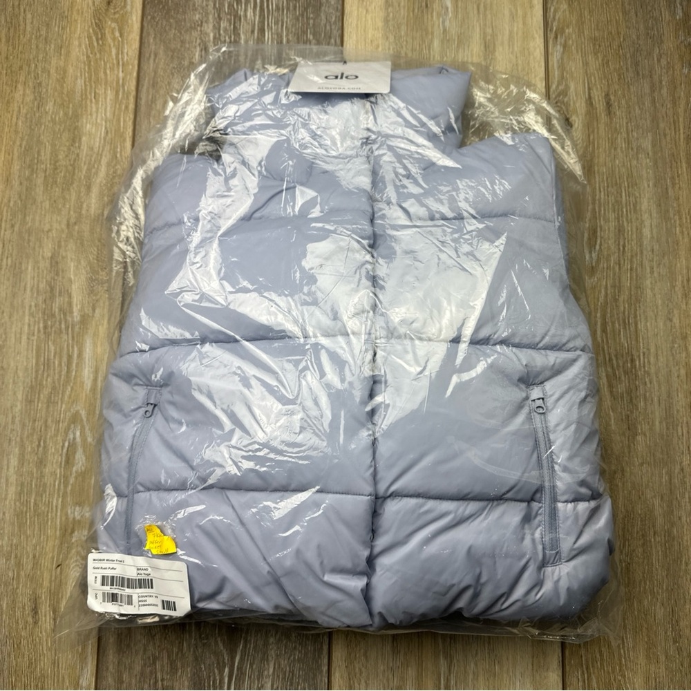 Alo Yoga Puffer Jacket Winter Frost - Picture 8 of 9